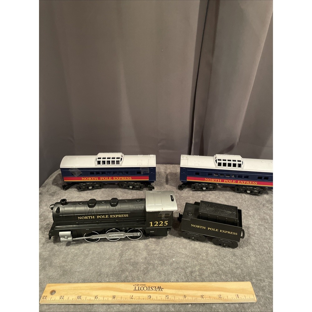 EZTEC North Pole Express Christmas Train: Engine, Tender, 2 Cars Track No Remote